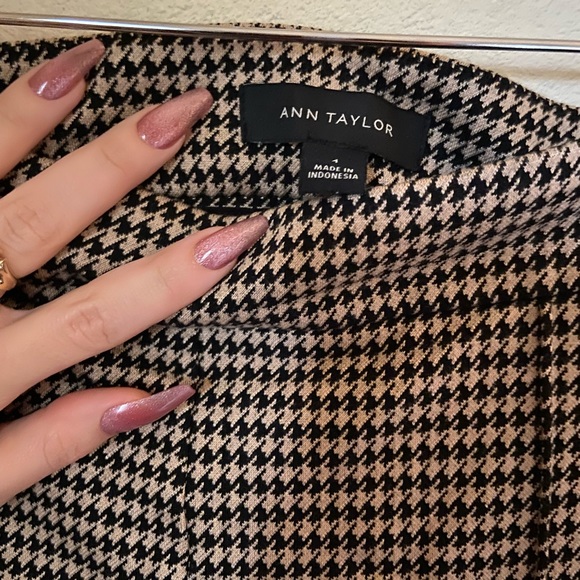 Ann Taylor Trousers Pleated w/Side Zipper - Picture 2 of 2